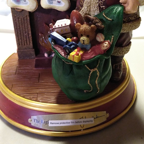 Bradford Exchange "The Light of Christmas" illuminated sculpture by Thomas Kinka - Picture 4 of 9